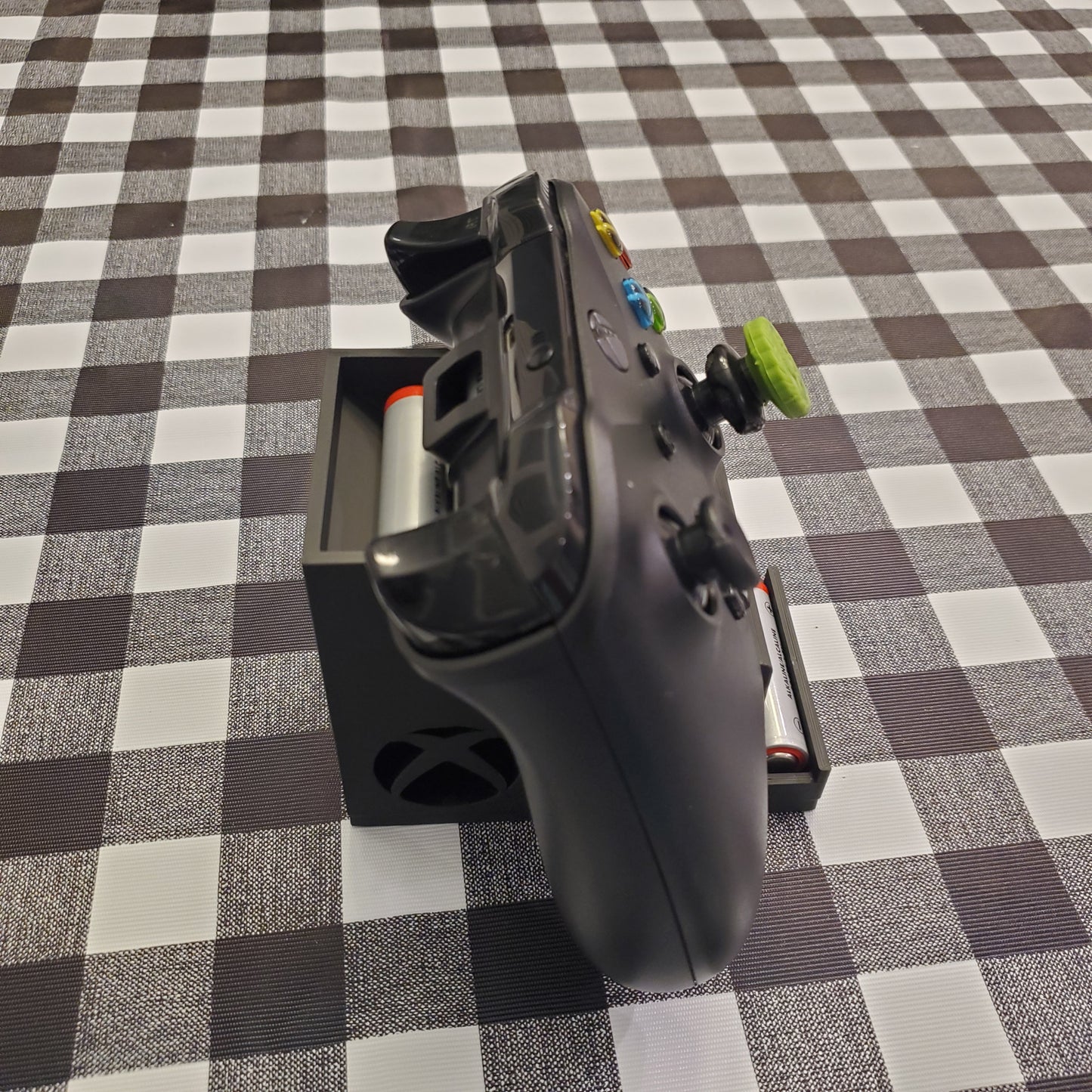 Xbox One Controller Stand/Battery Holder