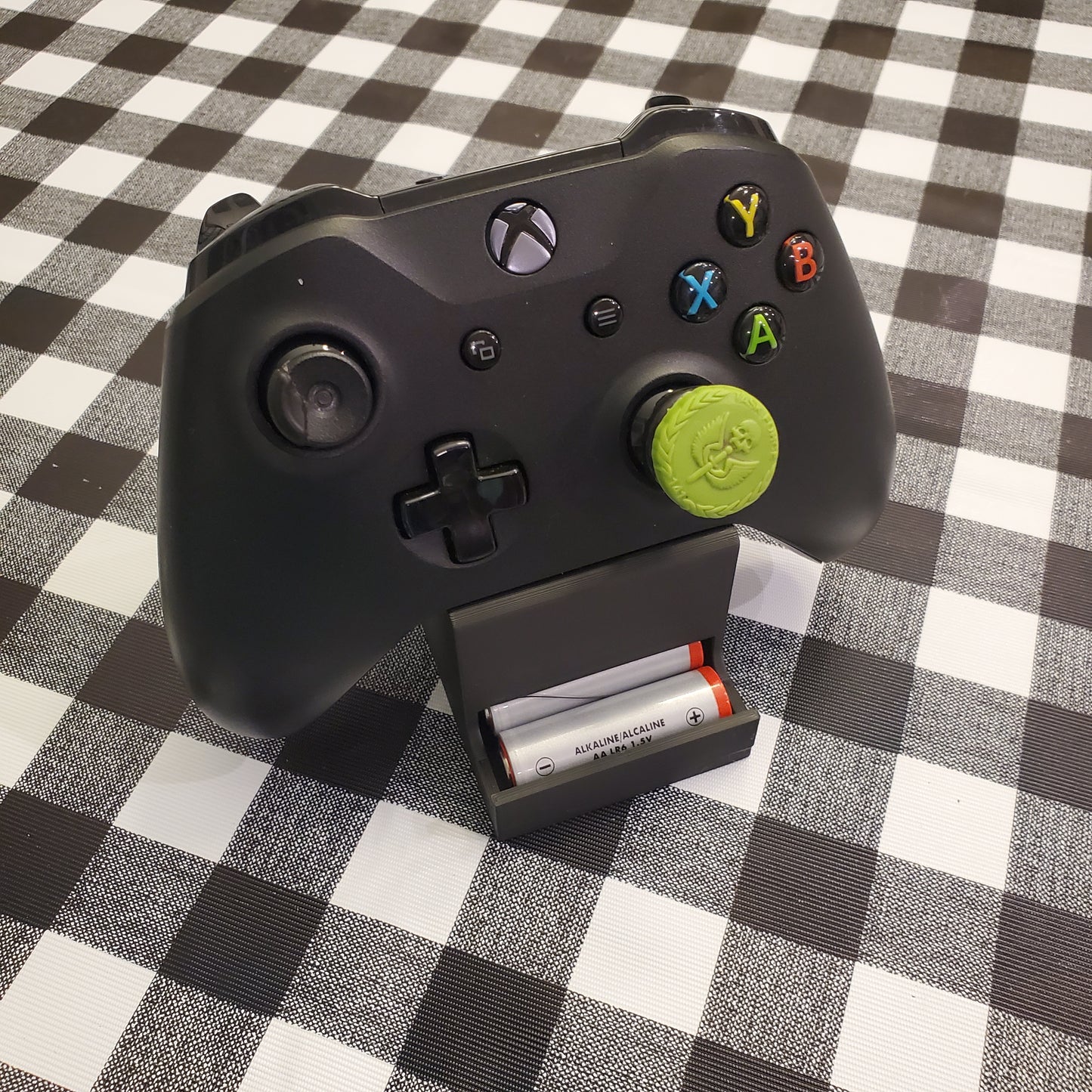 Xbox One Controller Stand/Battery Holder